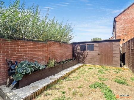 2 bedroom Semi-detached house for sale in Fort Close, Coalville, LE67
