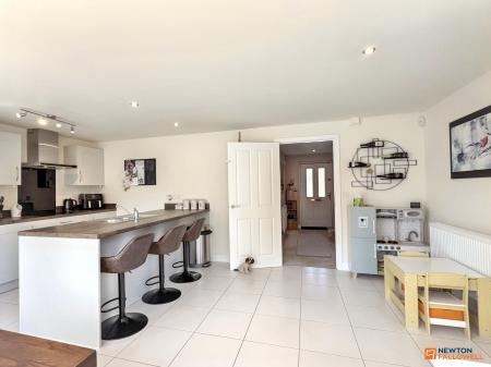 4 bedroom Detached house for sale in Emmerson Avenue, Hugglescote, LE67