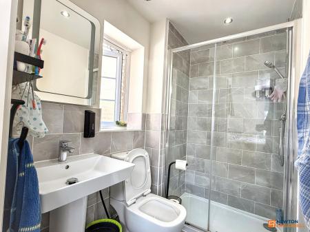 4 bedroom Detached house for sale in Gee Avenue, Hugglescote, LE67