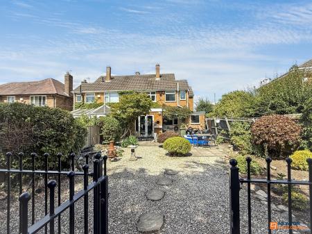 4 bedroom Semi-detached house for sale in Broom Leys Road, Coalville, LE67