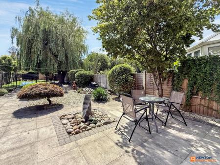 4 bedroom Semi-detached house for sale in Broom Leys Road, Coalville, LE67