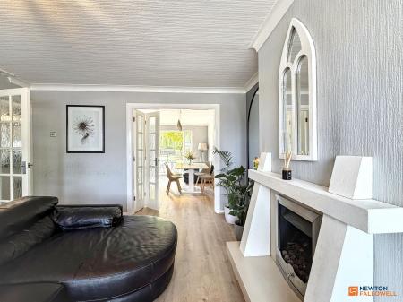 4 bedroom Semi-detached house for sale in Broom Leys Road, Coalville, LE67