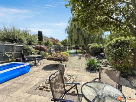 4 bedroom Semi-detached house for sale in Broom Leys Road, Coalville, LE67