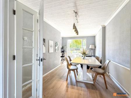 4 bedroom Semi-detached house for sale in Broom Leys Road, Coalville, LE67