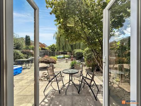 4 bedroom Semi-detached house for sale in Broom Leys Road, Coalville, LE67