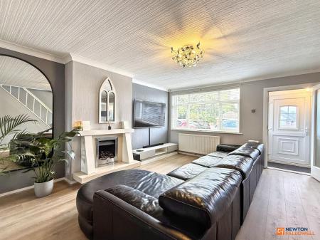 4 bedroom Semi-detached house for sale in Broom Leys Road, Coalville, LE67
