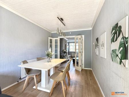 4 bedroom Semi-detached house for sale in Broom Leys Road, Coalville, LE67