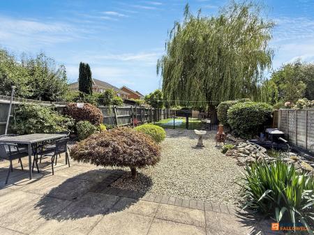4 bedroom Semi-detached house for sale in Broom Leys Road, Coalville, LE67
