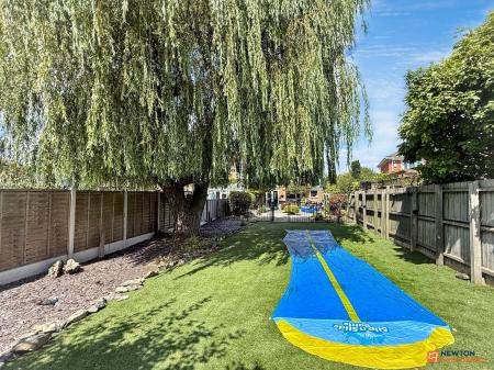 4 bedroom Semi-detached house for sale in Broom Leys Road, Coalville, LE67