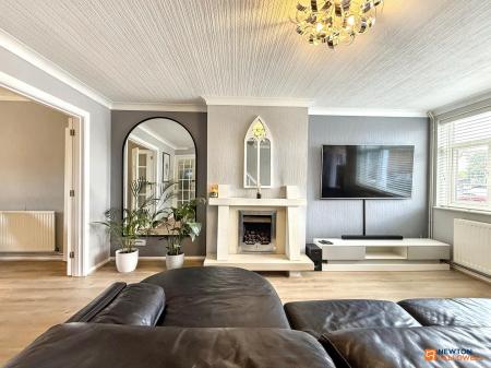 4 bedroom Semi-detached house for sale in Broom Leys Road, Coalville, LE67