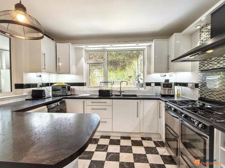 4 bedroom Semi-detached house for sale in Broom Leys Road, Coalville, LE67