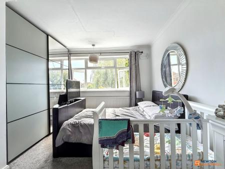 4 bedroom Semi-detached house for sale in Broom Leys Road, Coalville, LE67