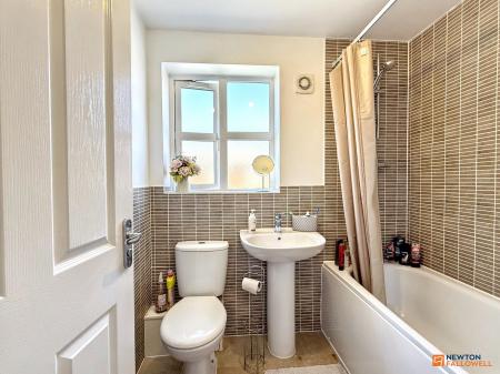 4 bedroom Semi-detached house for sale in Usbourne Way, Ibstock, LE67