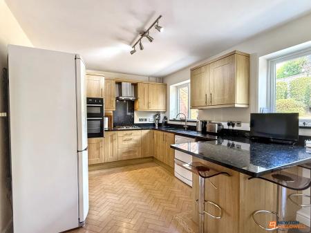4 bedroom Detached house for sale in Hawthorne Drive, Thornton, LE67
