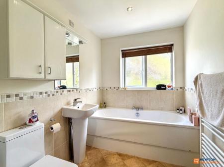 4 bedroom Detached house for sale in Hawthorne Drive, Thornton, LE67