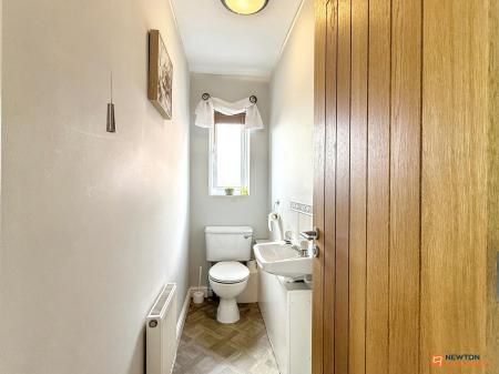 4 bedroom Detached house for sale in Hawthorne Drive, Thornton, LE67