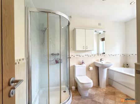 4 bedroom Detached house for sale in Hawthorne Drive, Thornton, LE67