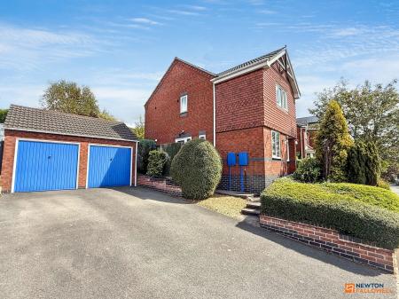 4 bedroom Detached house for sale in Hawthorne Drive, Thornton, LE67