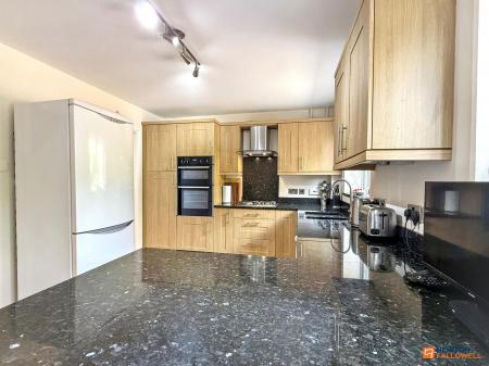 4 bedroom Detached house for sale in Hawthorne Drive, Thornton, LE67
