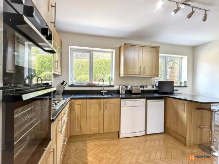 4 bedroom Detached house for sale in Hawthorne Drive, Thornton, LE67