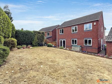 4 bedroom Detached house for sale in Hawthorne Drive, Thornton, LE67