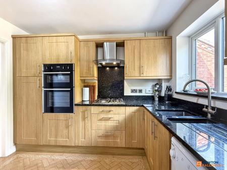 4 bedroom Detached house for sale in Hawthorne Drive, Thornton, LE67