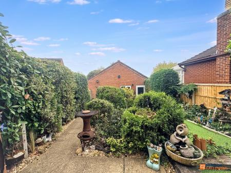 3 bedroom Semi-detached house for sale in The Leascroft, Ravenstone, LE67