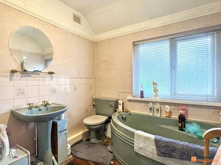 4 bedroom Detached house for sale in Blackwood, Coalville, LE67