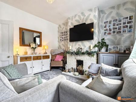 3 bedroom Terraced House for sale in Oxford Street, Coalville, LE67