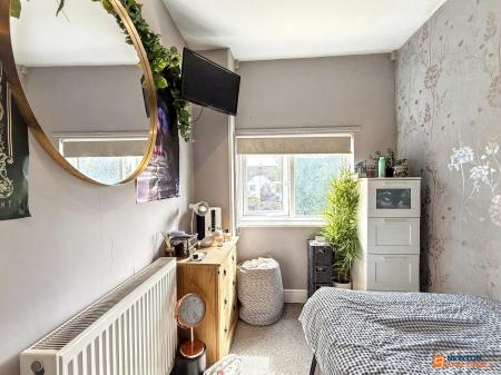 3 bedroom Terraced House for sale in Oxford Street, Coalville, LE67