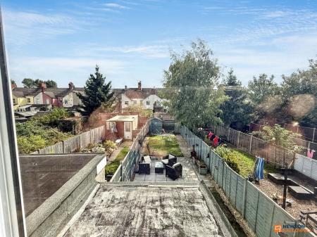 3 bedroom Terraced House for sale in Oxford Street, Coalville, LE67