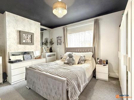 3 bedroom Terraced House for sale in Oxford Street, Coalville, LE67