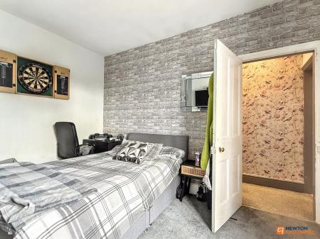 3 bedroom Terraced House for sale in Oxford Street, Coalville, LE67