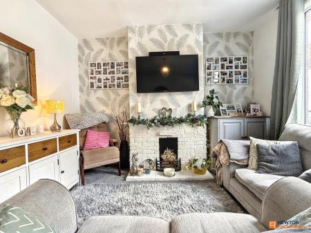 3 bedroom Terraced House for sale in Oxford Street, Coalville, LE67