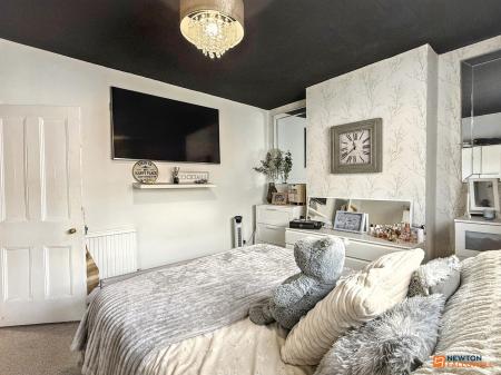 3 bedroom Terraced House for sale in Oxford Street, Coalville, LE67