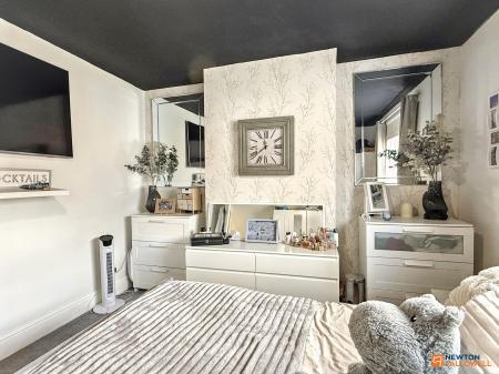 3 bedroom Terraced House for sale in Oxford Street, Coalville, LE67