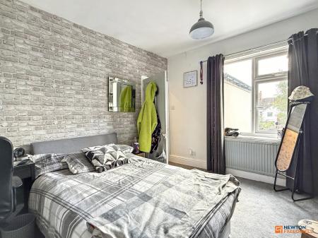 3 bedroom Terraced House for sale in Oxford Street, Coalville, LE67