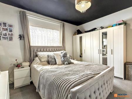 3 bedroom Terraced House for sale in Oxford Street, Coalville, LE67