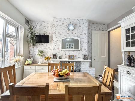 3 bedroom Terraced House for sale in Oxford Street, Coalville, LE67