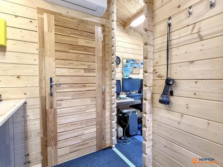4 bedroom Detached house for sale in Forest Road, Coalville, LE67