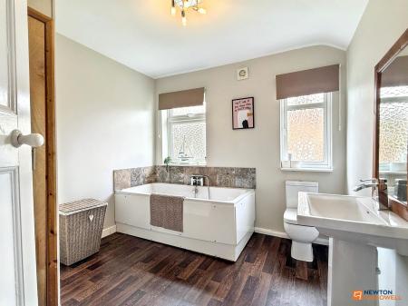 4 bedroom Detached house for sale in Forest Road, Coalville, LE67