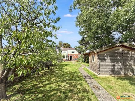 4 bedroom Detached house for sale in Forest Road, Coalville, LE67