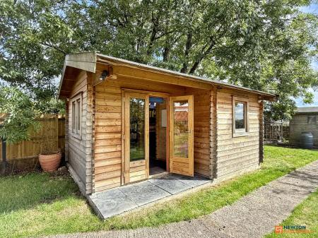 4 bedroom Detached house for sale in Forest Road, Coalville, LE67
