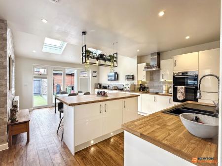 4 bedroom Detached house for sale in Frearson Road, Hugglescote, LE67