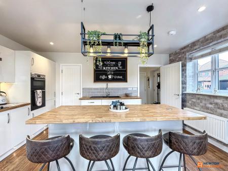 4 bedroom Detached house for sale in Frearson Road, Hugglescote, LE67