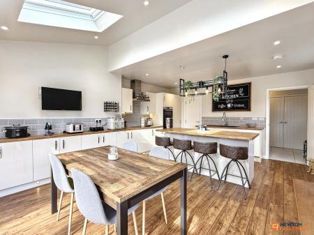 4 bedroom Detached house for sale in Frearson Road, Hugglescote, LE67