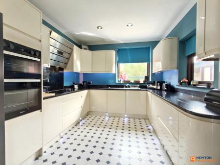 4 bedroom Detached house for sale in Melbourne Road, Ibstock, LE67