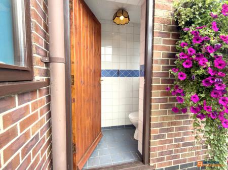 4 bedroom Detached house for sale in Melbourne Road, Ibstock, LE67
