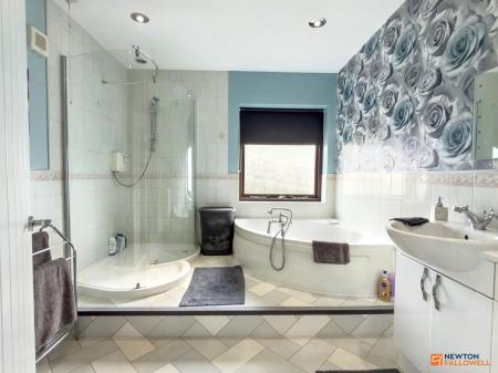 4 bedroom Detached house for sale in Melbourne Road, Ibstock, LE67