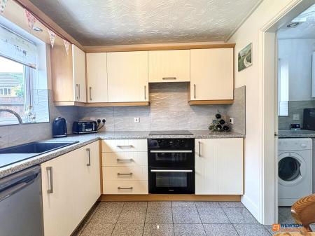 4 bedroom Detached house for sale in Rushby Road, Ellistown, LE67